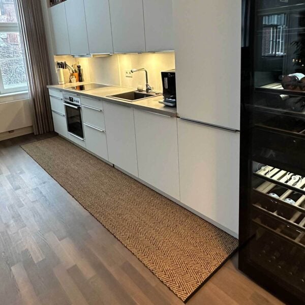 kokoslaeufer-natur-dunkler-schuss